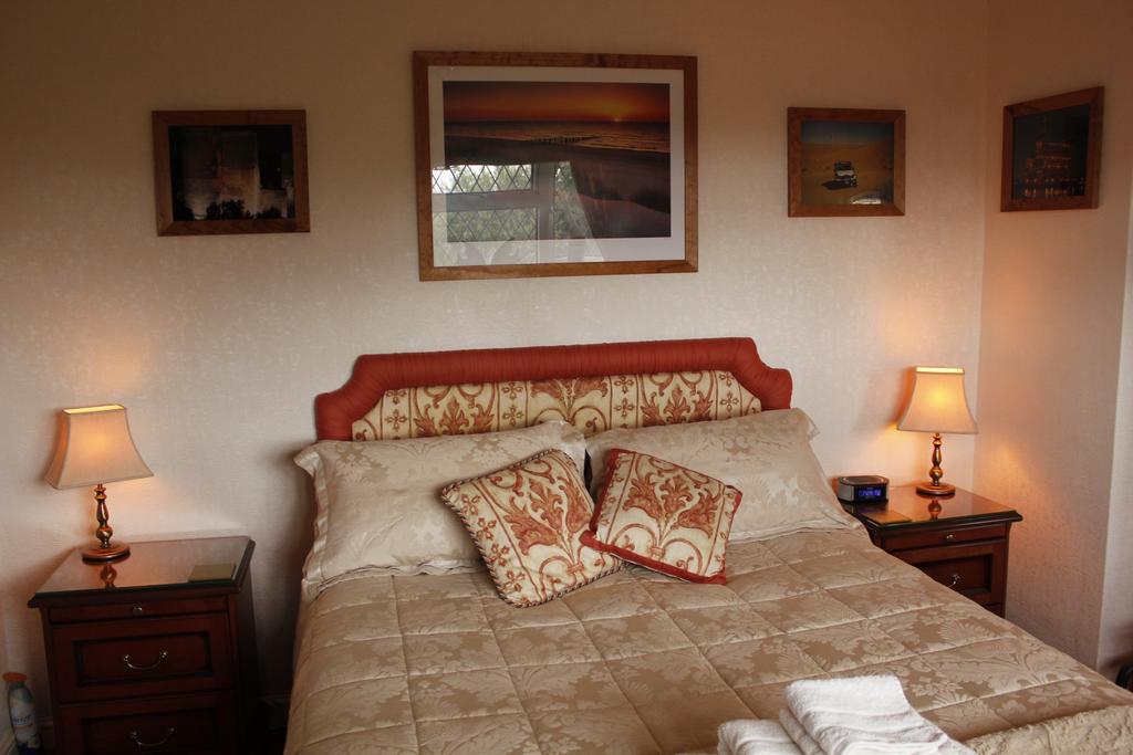 Pineview Guesthouse Poole Exteriör bild